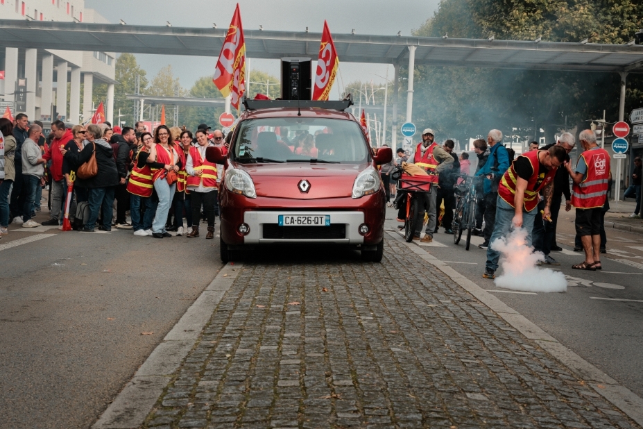 Documentary photograph from Article 11