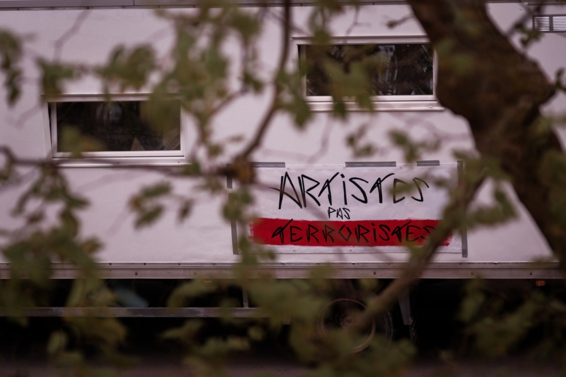 Documentary photograph from Article 11